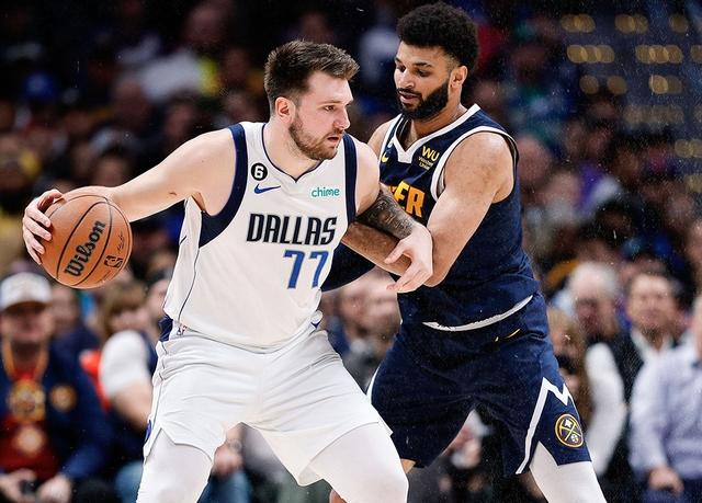 爱游戏体育-莱万多夫斯基新星险胜表现突出，掘金前途光明！