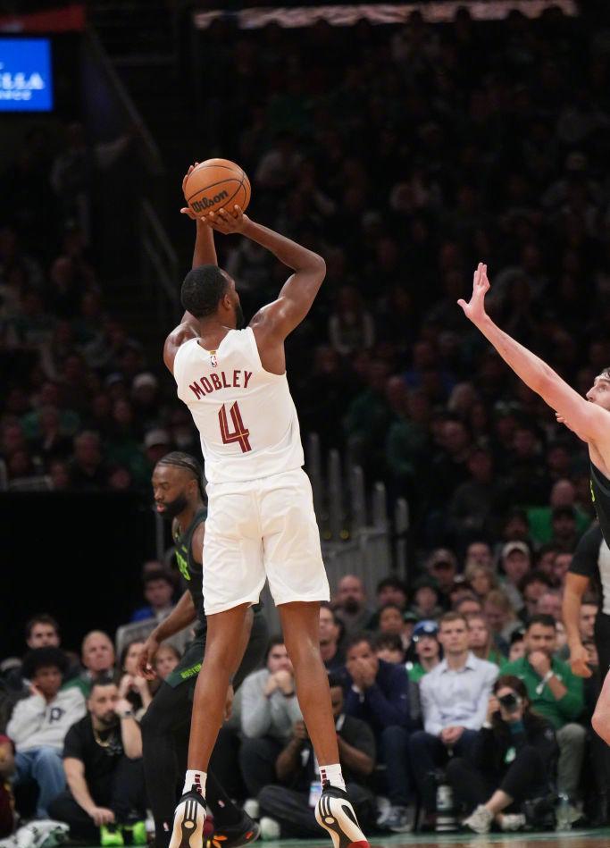 爱游戏体育-塔图姆连续十场比赛得分超过赛况扑朔迷离，DWG挑战极限！的简单介绍